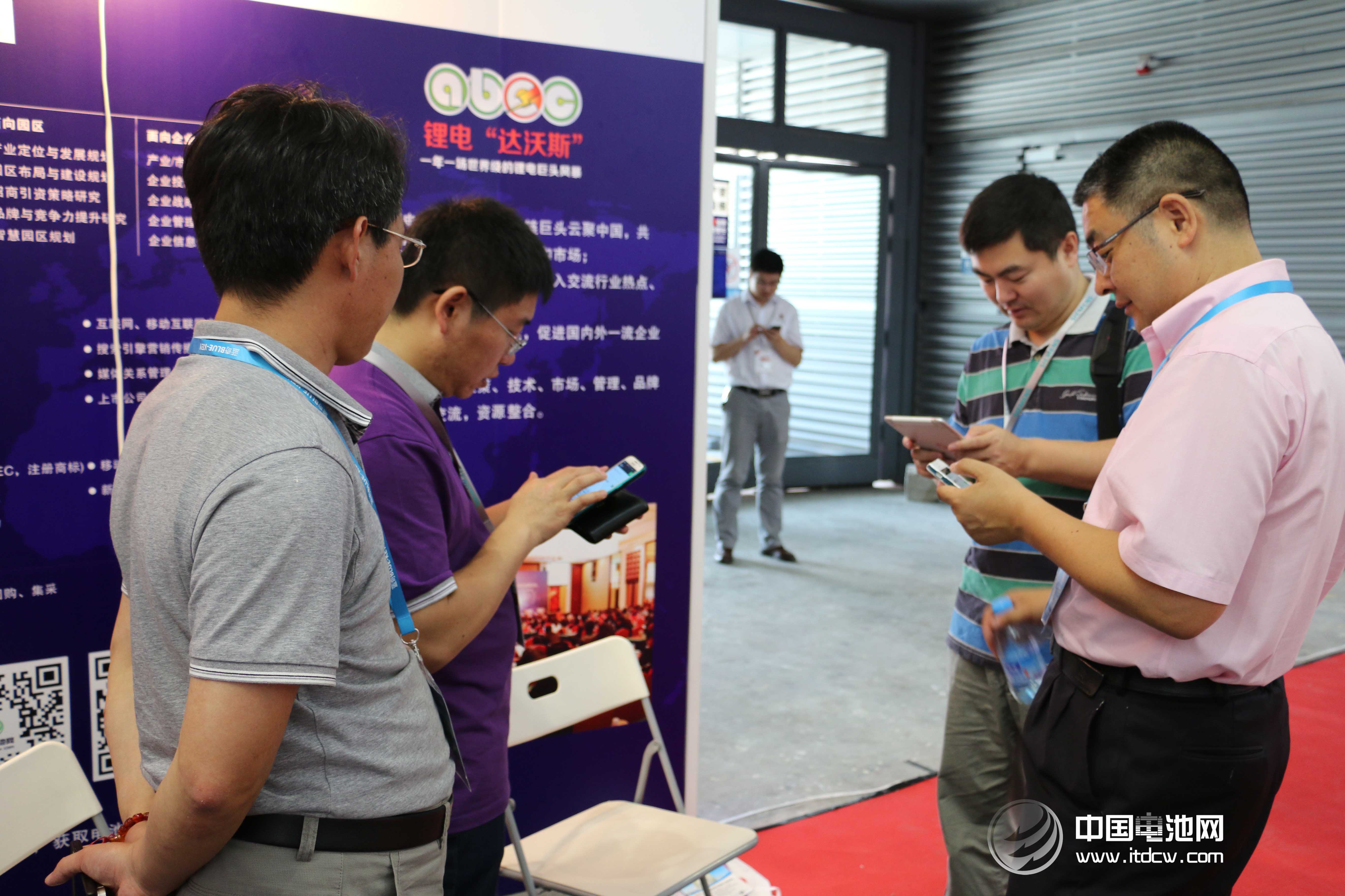 創明電池參展CIBF 中國電池網與戴錚等談電池物聯網 創明電池參展CIBF 中國電池網與戴錚等談電池物聯網