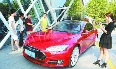 小米公司雷軍一人買了四輛 IT大佬為何鐘情特斯拉？