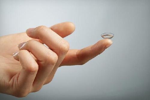 谷歌與瑞士諾華制藥合作 推動智能隱形眼鏡商業化