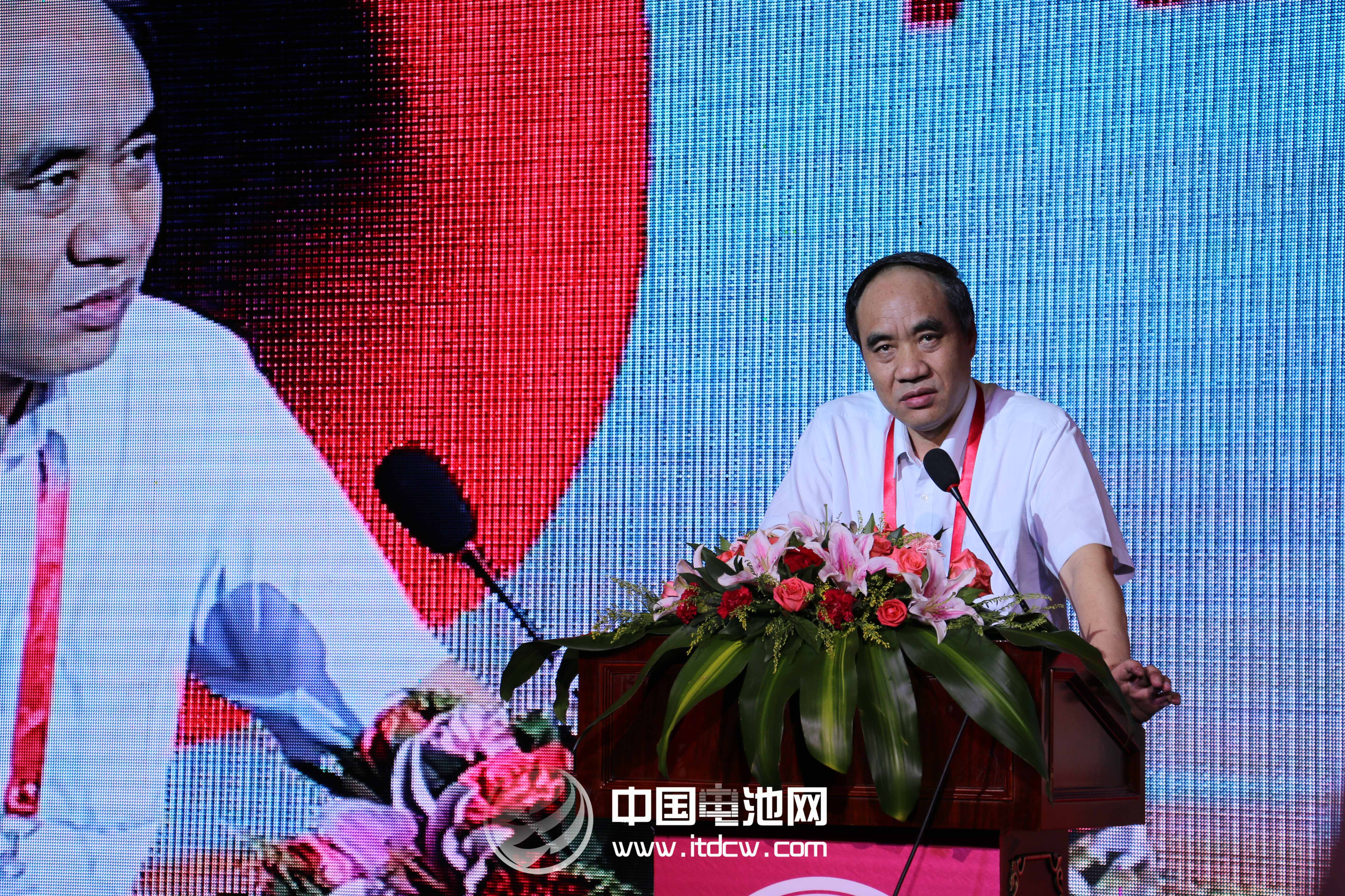 辜勝阻出席中國新能源汽車產(chǎn)業(yè)三基工程工作會議 辜勝阻出席中國新能源汽車產(chǎn)業(yè)三基工程工作會議