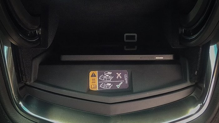 干掉充電線！凱迪拉克提供手機(jī)無線充電服務(wù)