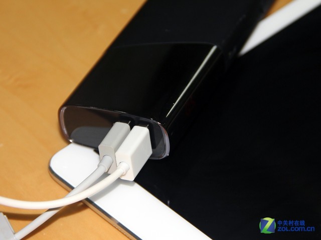 自帶臺燈 倍斯特BST-0157A移動電源賞析