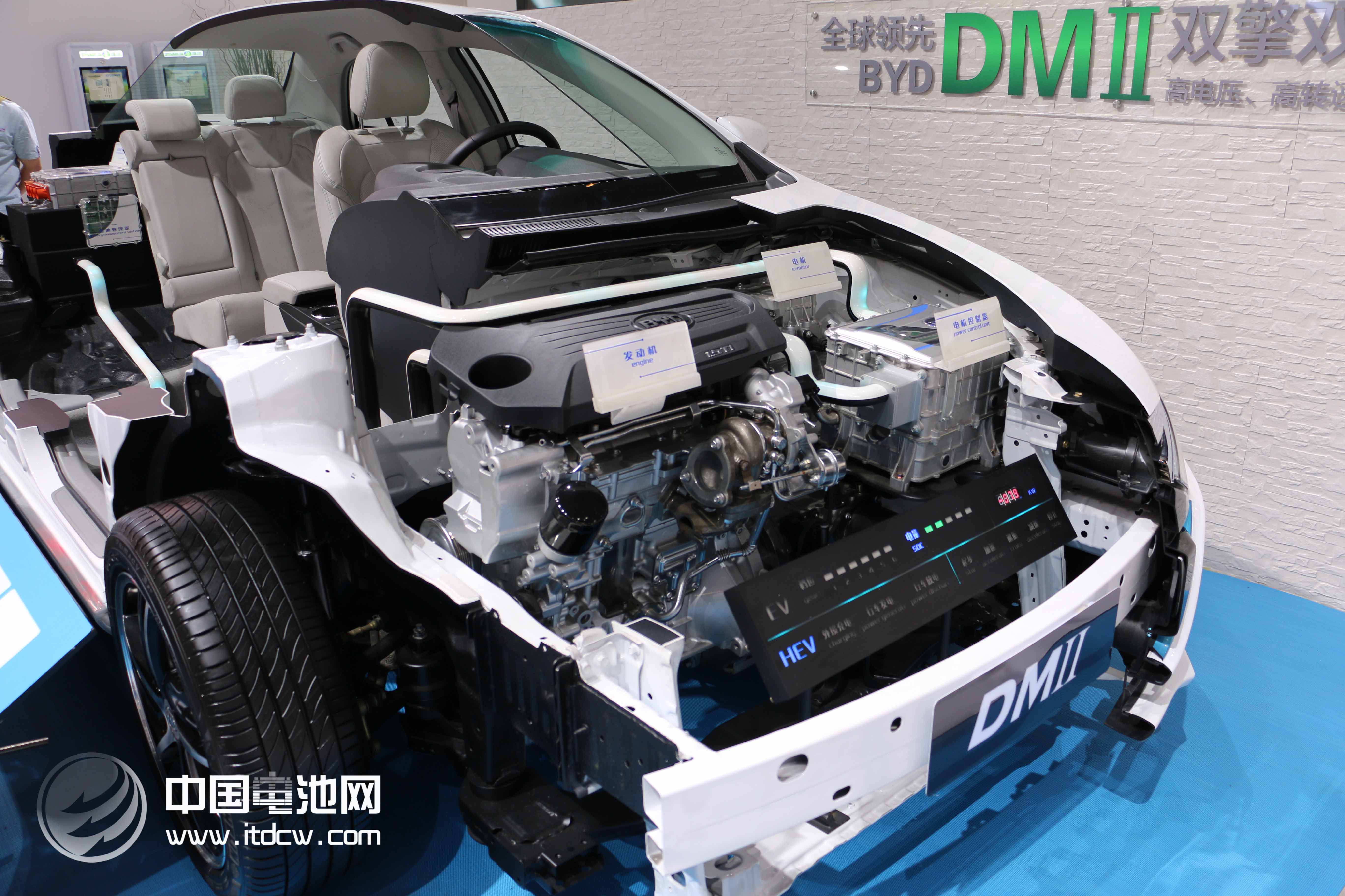 提升電池性能規?；a 解決新能源車續航和成本