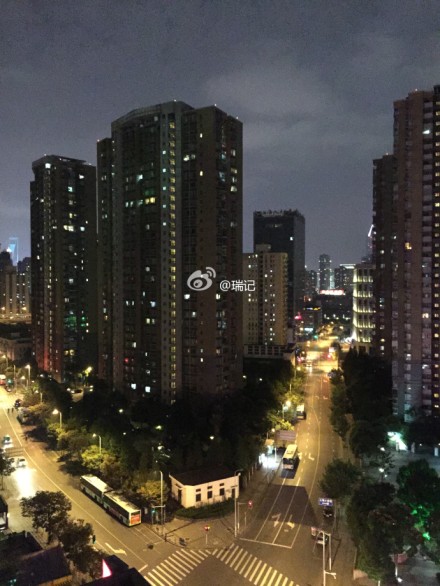 微博爆料蘋果iPhone 6夜景實拍 4.7吋版無藍寶石屏幕 微博爆料蘋果iPhone 6夜景實拍 4.7吋版無藍寶石屏幕