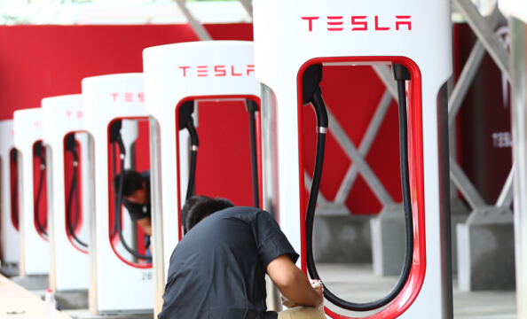 鄭州布局新能源汽車充電設(shè)施 明年將建3700個充電樁 