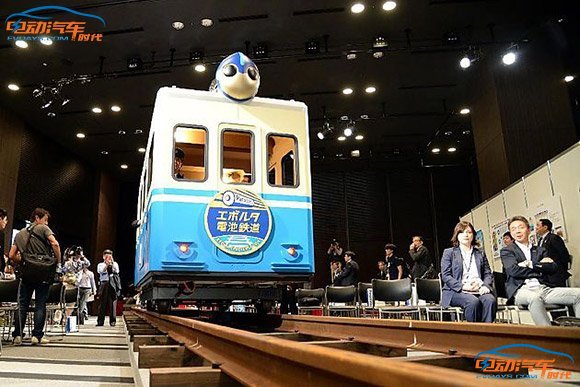 松下試驗干電池驅動1噸重紙板電車 松下試驗干電池驅動1噸重紙板電車