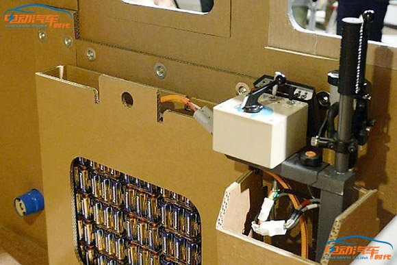 松下試驗干電池驅動1噸重紙板電車 松下試驗干電池驅動1噸重紙板電車