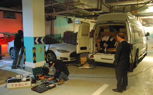 民間車(chē)主把特斯拉充電樁裝到了沙漠和草原