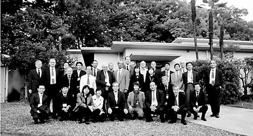 張華民作為項目負責人牽頭國際液流電池首批標準制定，圖為iec標準專家合影