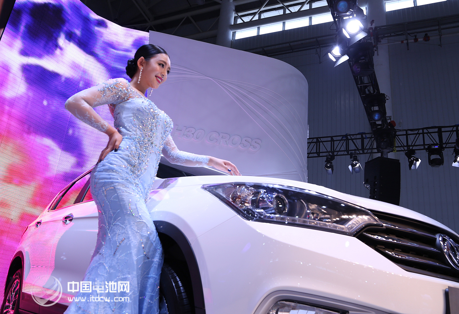 近半車企凈利下滑 新能源和SUV成“結構性”亮點