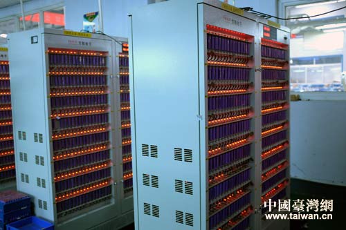 鋰電池給電動車“升級” 25公里時速續航10小時 鋰電池給電動車“升級” 25公里時速續航10小時