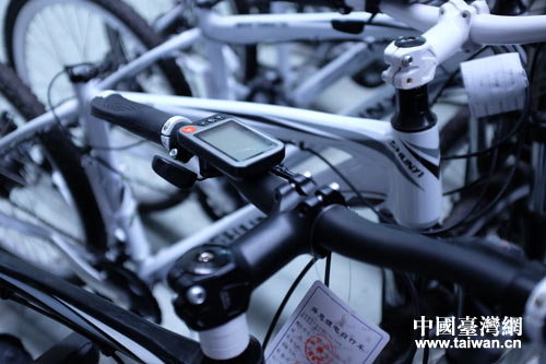 鋰電池給電動車“升級” 25公里時速續航10小時 鋰電池給電動車“升級” 25公里時速續航10小時