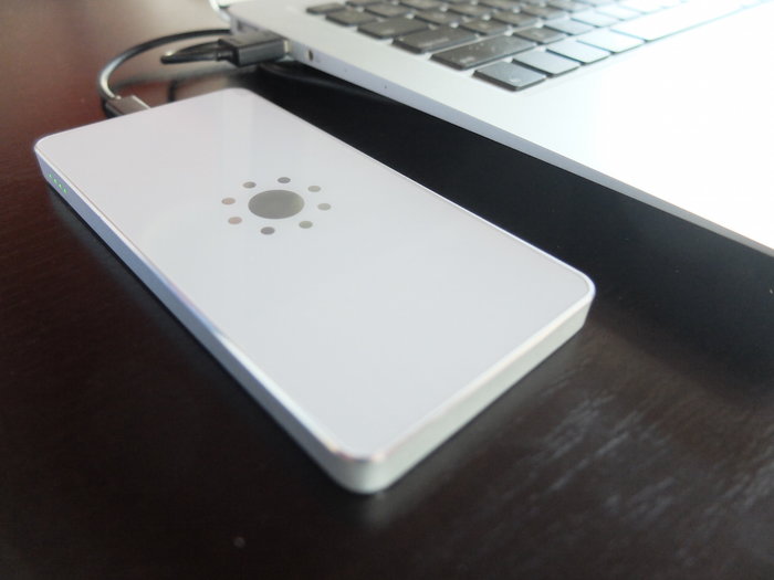 QiPack：是無線充電器，也是移動(dòng)電源