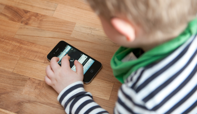 最近有報(bào)道稱，不久之后，90%的6歲以上人口都將擁有移動(dòng)電話。