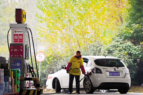 成品油消費稅上調 新增收入用于環保和發展新能源車