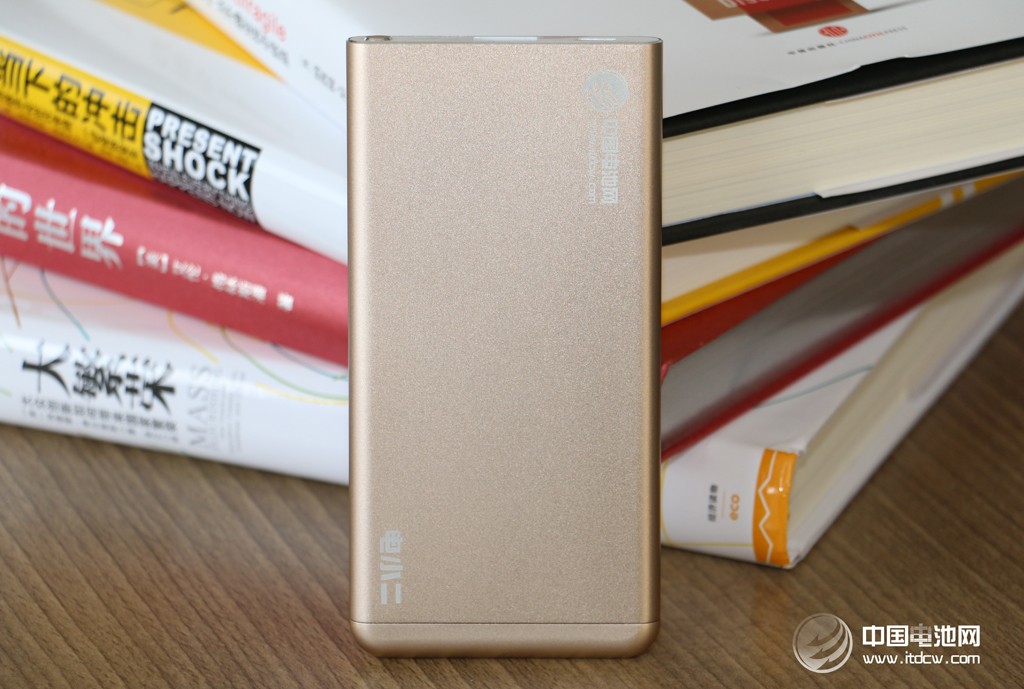 愛了，就不要釋手！電小二鋒6移動電源到手