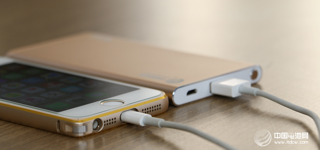 愛了，就不要釋手！電小二鋒6移動(dòng)電源到手