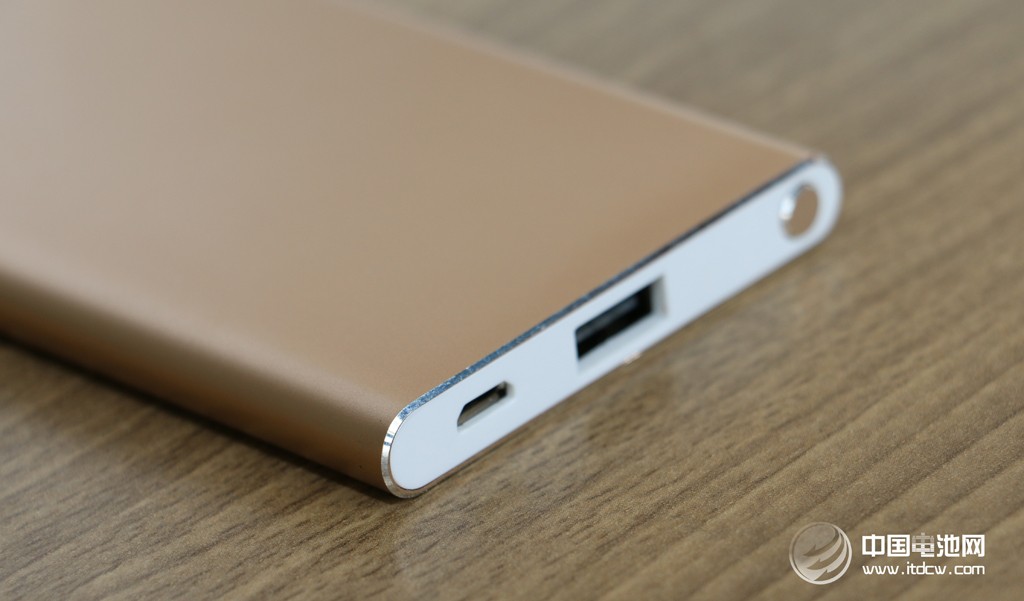 愛了，就不要釋手！電小二鋒6移動(dòng)電源到手