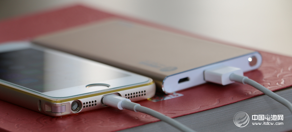 愛了，就不要釋手！電小二鋒6移動電源到手