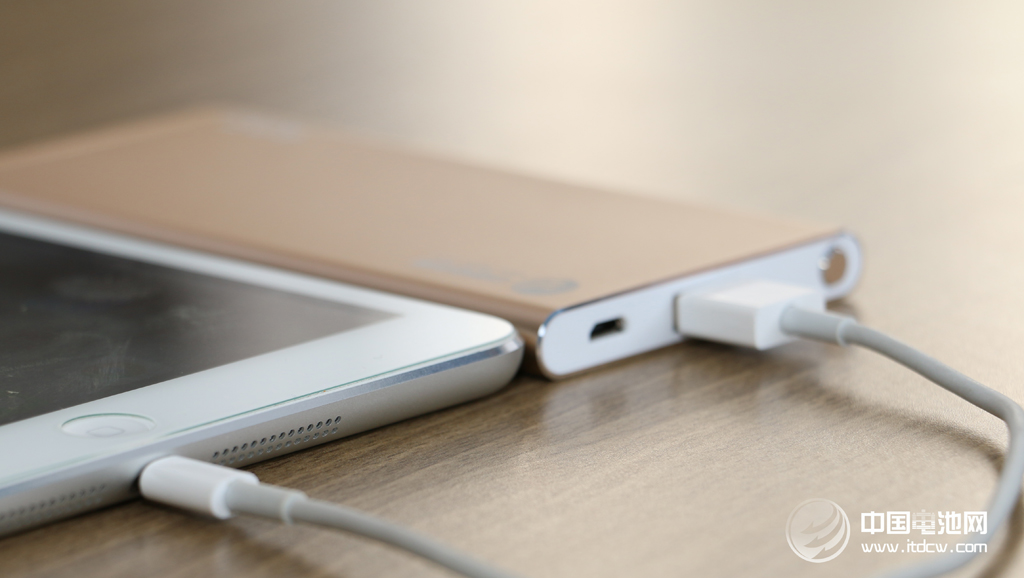 愛了，就不要釋手！電小二鋒6移動(dòng)電源到手