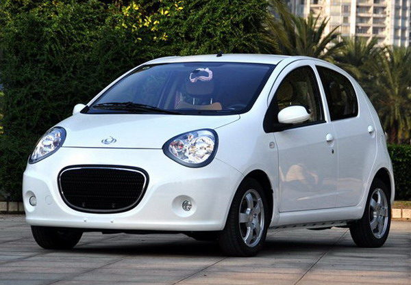 五千輛租賃項(xiàng)目 吉利沖破霧霾千輛熊貓電動成都