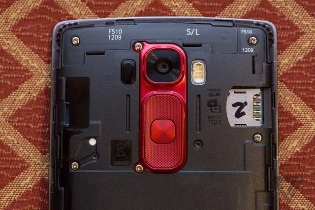 LG發(fā)布第二代曲面屏手機(jī) 擦傷可自我修復(fù)