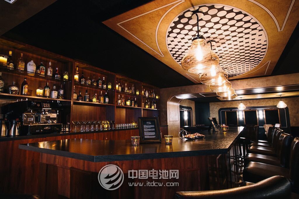 美國Mophie驚艷2015 CES  發(fā)布多款移動(dòng)電源新品