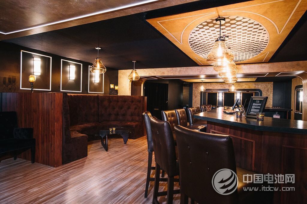 美國Mophie驚艷2015 CES 發布多款移動電源新品 美國Mophie驚艷2015 CES 發布多款移動電源新品