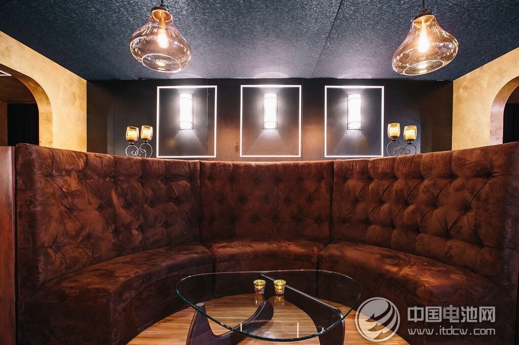 美國Mophie驚艷2015 CES 發布多款移動電源新品 美國Mophie驚艷2015 CES 發布多款移動電源新品