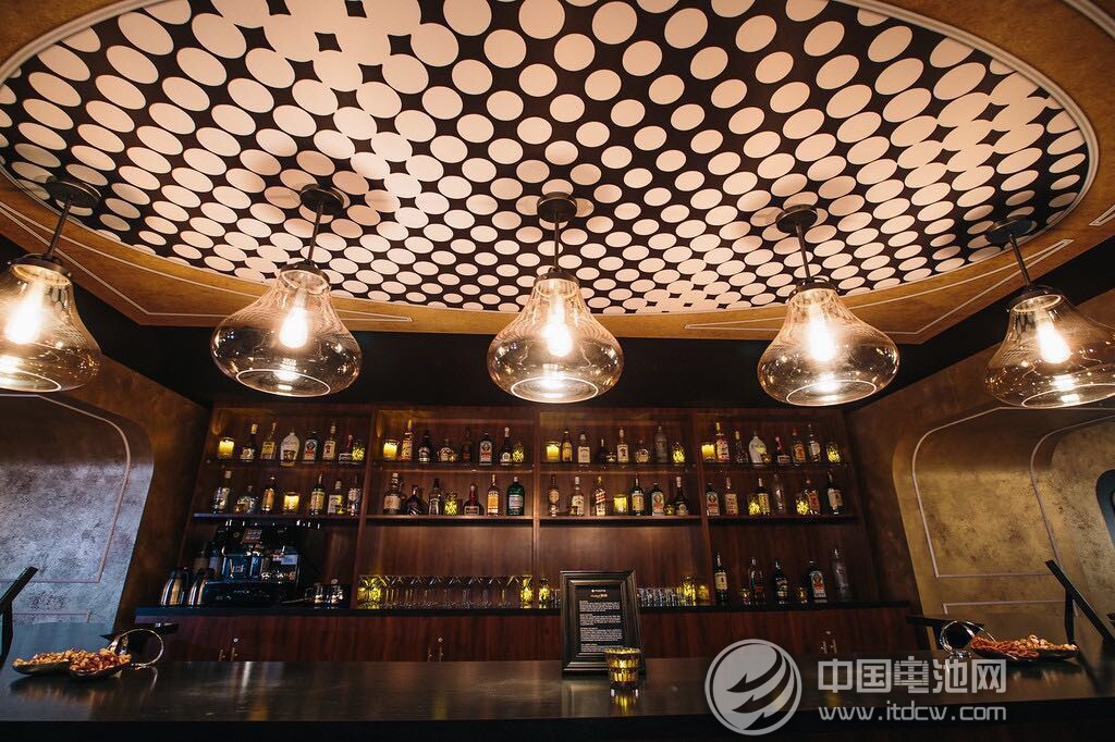 美國Mophie驚艷2015 CES 發布多款移動電源新品 美國Mophie驚艷2015 CES 發布多款移動電源新品