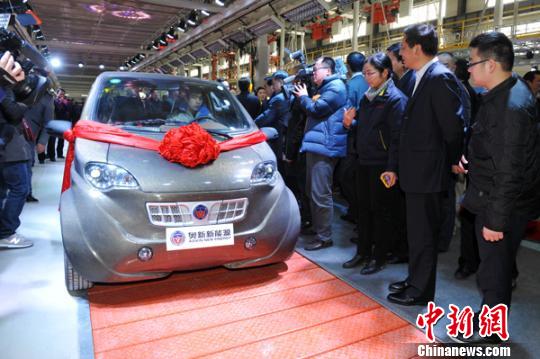 首輛碳纖維新能源電動汽車在江蘇鹽城下線。 王亞洲 攝 首輛碳纖維新能源電動汽車在江蘇鹽城下線。 王亞洲 攝