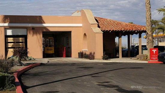 特斯拉加州換電站準(zhǔn)備就緒 僅對(duì)受邀車主開放 特斯拉加州換電站準(zhǔn)備就緒 僅對(duì)受邀車主開放