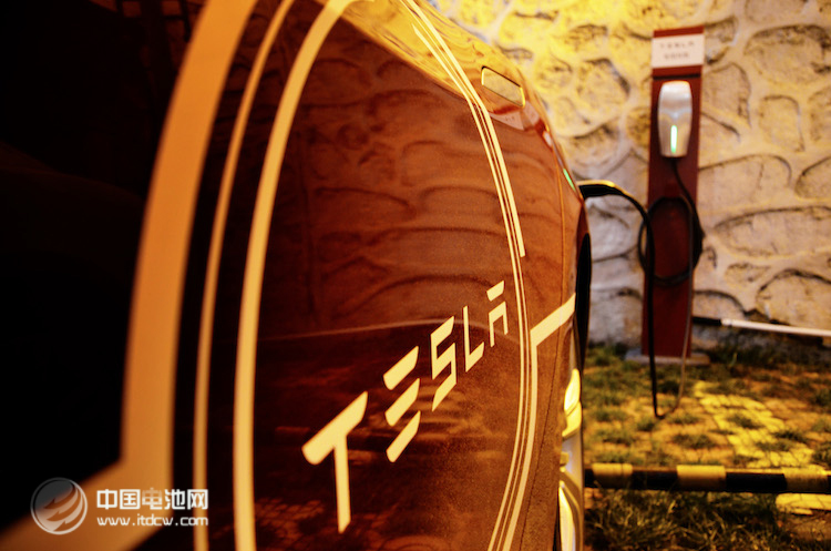 特斯拉開發全新電池 普通電源就能給汽車充電