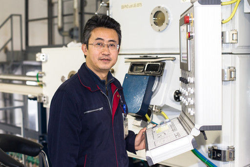 中航工業(yè)航材院石墨烯及應(yīng)用研究中心何利民博士 中航工業(yè)航材院石墨烯及應(yīng)用研究中心何利民博士