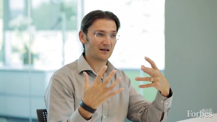 前梅賽德斯奔馳北美研發(fā)中心掌門人約翰?諸維爾特（Johann Jungwirth）最近被蘋果招致麾下。