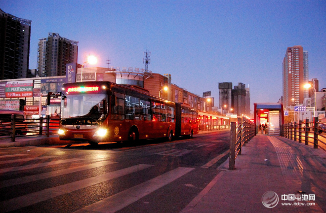 交通部將出“重拳”推新能源公交車,傳統(tǒng)公交補(bǔ)貼與新能源推廣效果聯(lián)動(dòng) 交通部將出“重拳”推新能源公交車,傳統(tǒng)公交補(bǔ)貼與新能源推廣效果聯(lián)動(dòng)