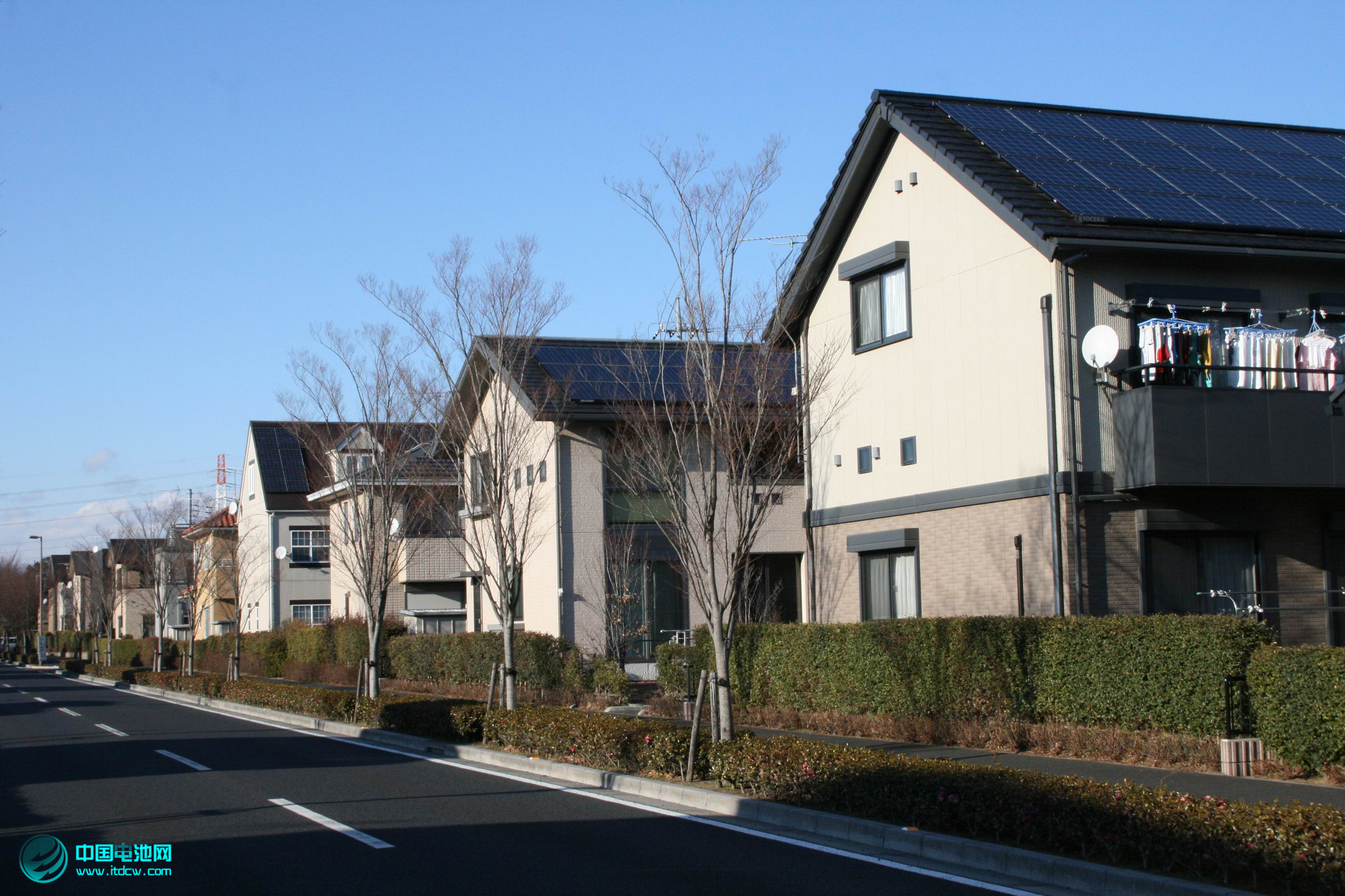 中國(guó)光伏行業(yè)調(diào)查報(bào)告:“屋頂發(fā)電”為何沒有預(yù)想火 中國(guó)光伏行業(yè)調(diào)查報(bào)告:“屋頂發(fā)電”為何沒有預(yù)想火