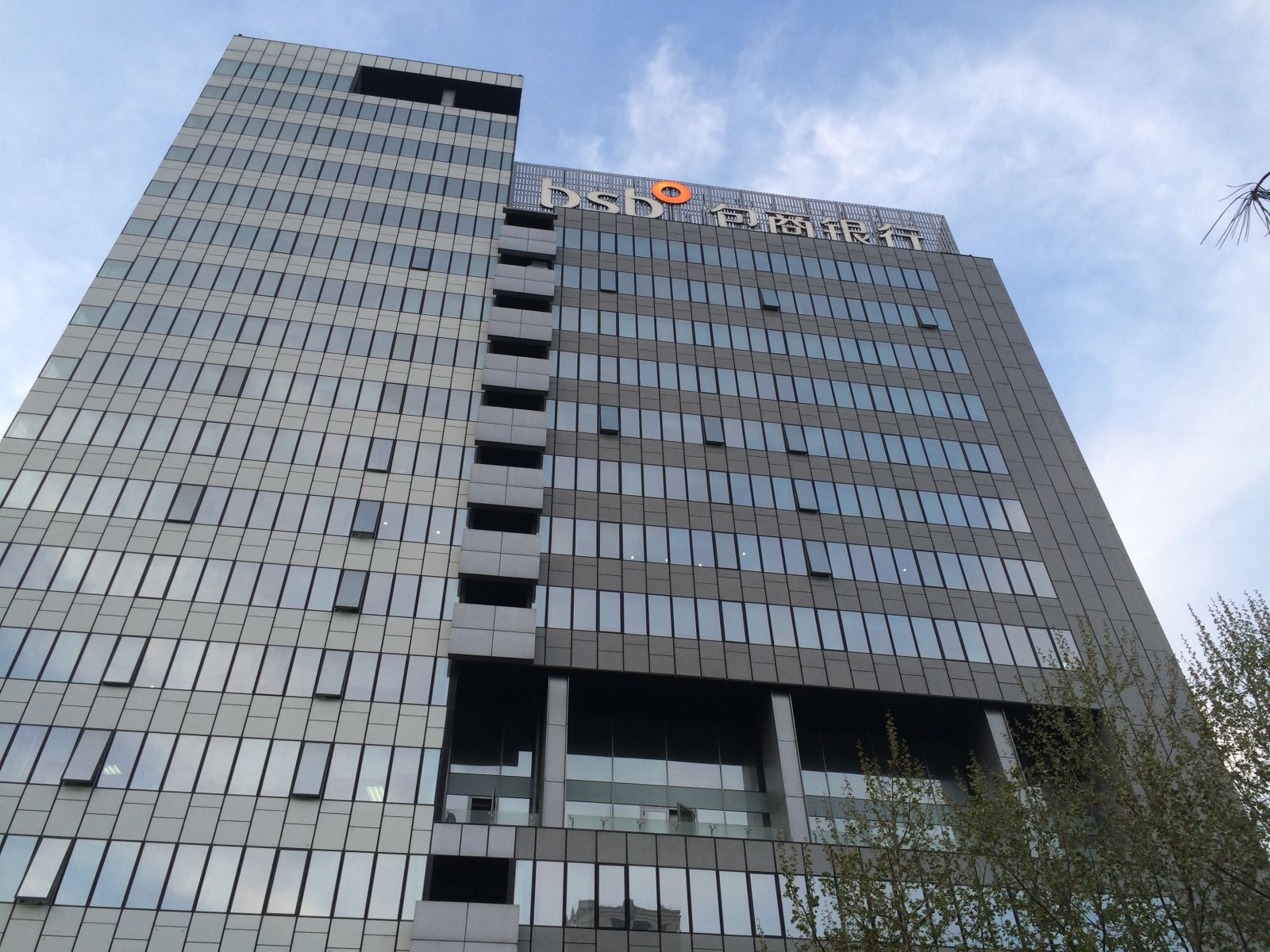 雄韜股份:“三瑞”電池成功應用于包商銀行北京分行 雄韜股份:“三瑞”電池成功應用于包商銀行北京分行