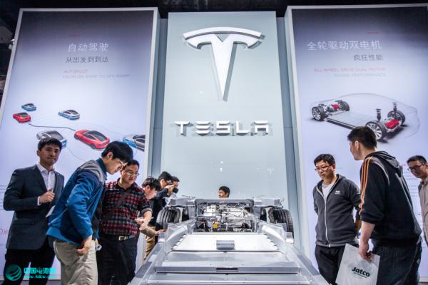 特斯拉發(fā)布儲能電池:可供家用商用公用 今夏交付 特斯拉發(fā)布儲能電池:可供家用商用公用 今夏交付