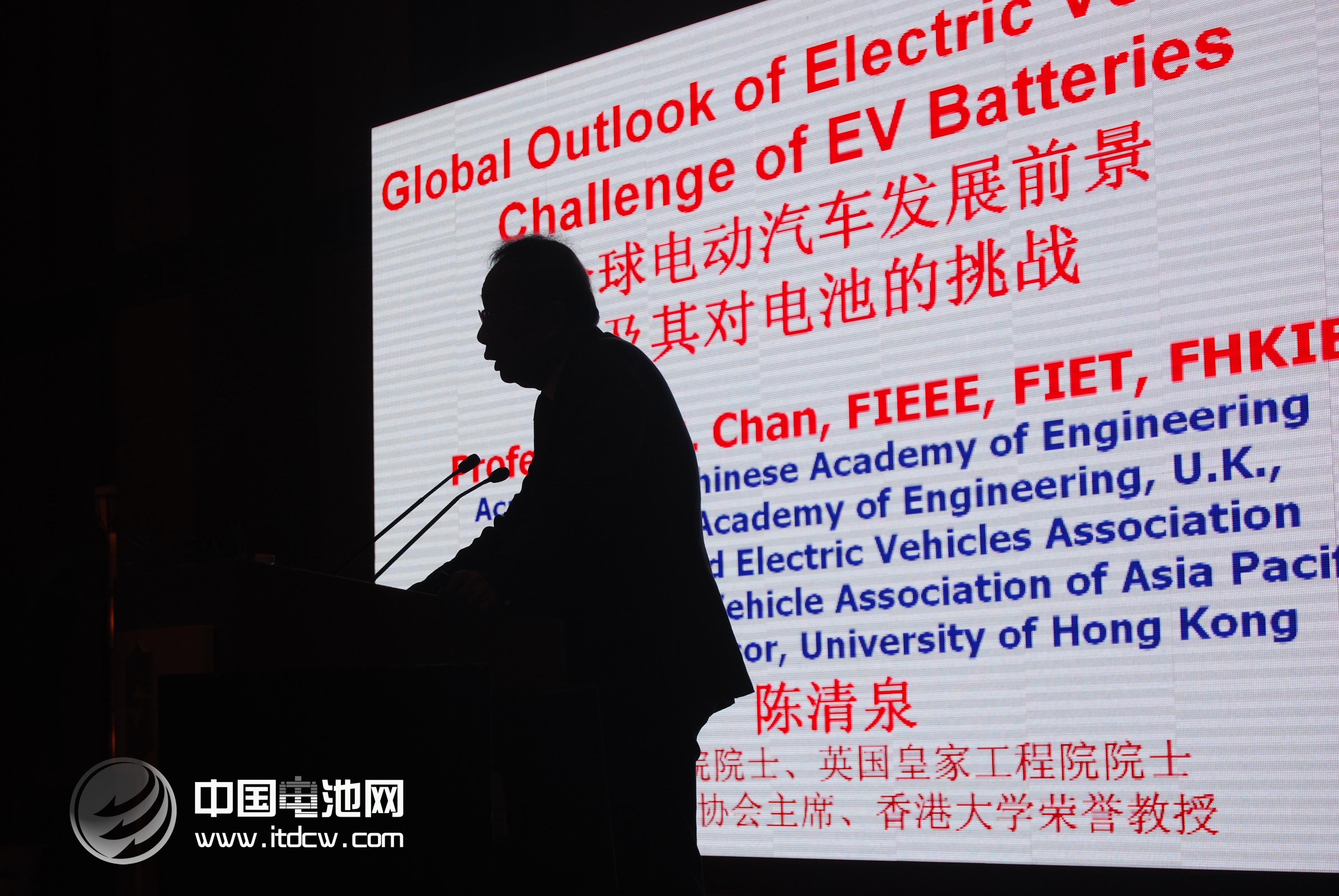 陳清泉：電動汽車商業化 下一代電池研發難