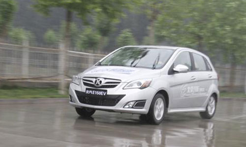 “一張免費(fèi)號(hào)牌” 新能源車(chē)熱銷(xiāo)的冷思考