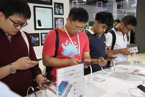 “移動互聯(lián)網(wǎng)+X” 大屏手機引領(lǐng)移動互聯(lián)網(wǎng)升級 “移動互聯(lián)網(wǎng)+X” 大屏手機引領(lǐng)移動互聯(lián)網(wǎng)升級