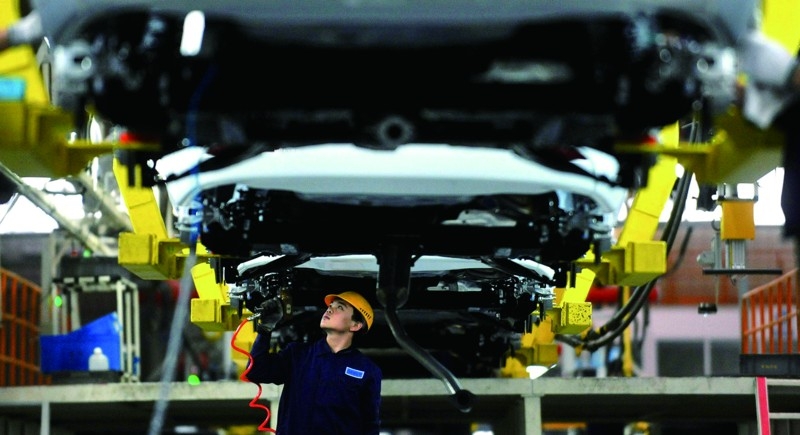 新能源汽車爆發(fā)增長  新能源車企該不該投資電池廠？