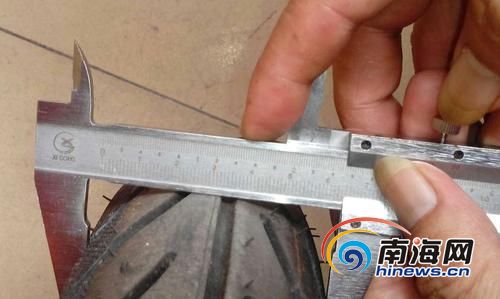 執法人員突擊檢查，測量一待售電動車輪胎超出國標