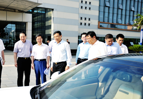 杭州市長張鴻銘調研萬向 魯偉鼎:電池實力目標全球第二 杭州市長張鴻銘調研萬向 魯偉鼎:電池實力目標全球第二