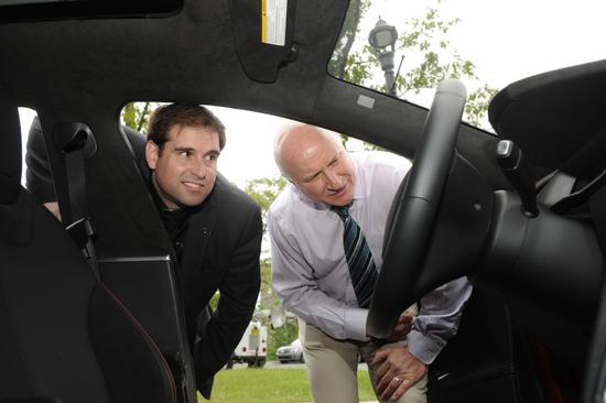 與鋰電池科學(xué)家合作 特斯拉獲得新“武器” 與鋰電池科學(xué)家合作 特斯拉獲得新“武器”