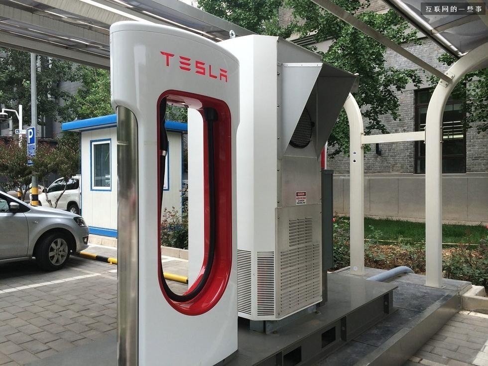 特斯拉的液態(tài)冷卻電纜或最終減少充電時(shí)間