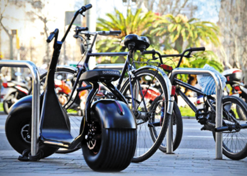 超寬超厚輪胎電動踏板車 車載電池可維持25天 超寬超厚輪胎電動踏板車 車載電池可維持25天