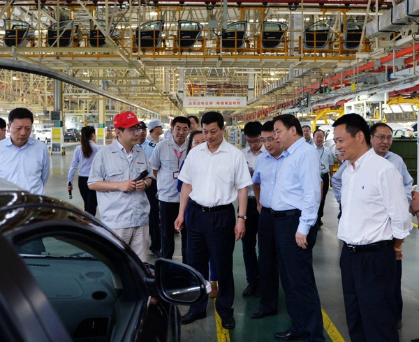 竺延風到東風汽車襄陽基地調研 混合動力公交助力襄陽