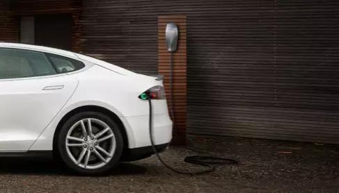 馬斯克承諾：超級(jí)充電站對(duì)特斯拉車主永久免費(fèi) 